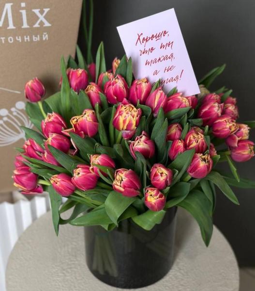 51 пионовидный тюльпан в вазе 286