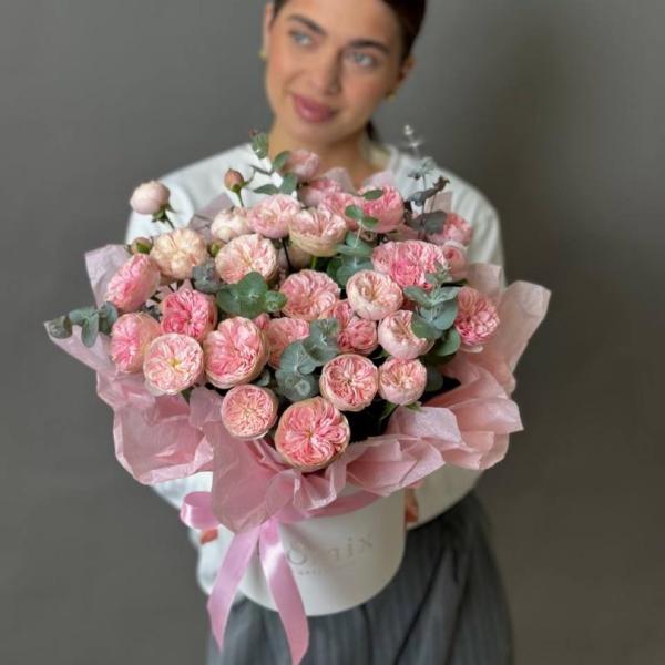 Композиция с нежными кустовыми розами 