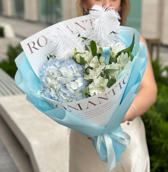 Голубая гортензия с альстромерией 007