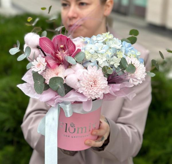 Шляпная композиция с орхидеей 173