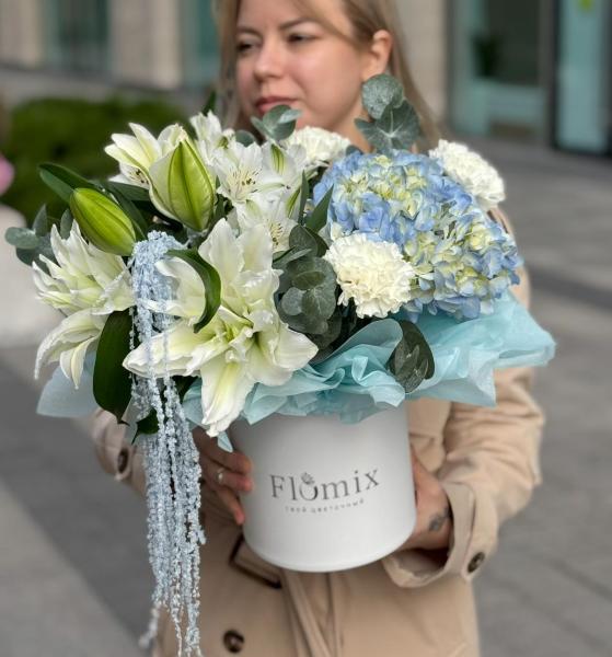 Шляпная композиция с лилией 066