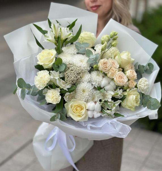 Ассорти белый с розами 037