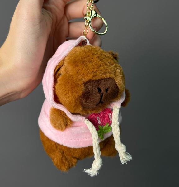Брелок капибара розовый