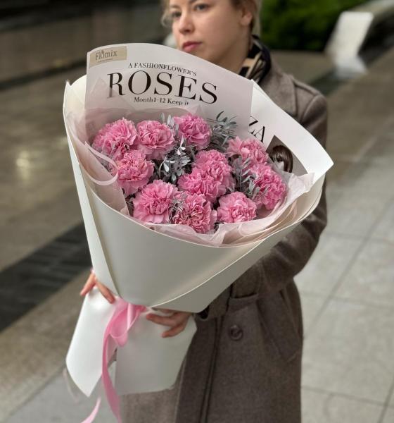 Букет гвоздик с писташью 181