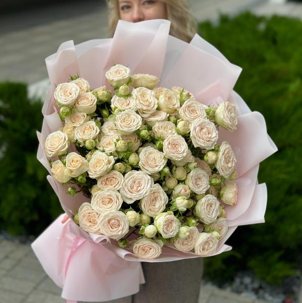 Нежные кустовые розы 11 шт 030