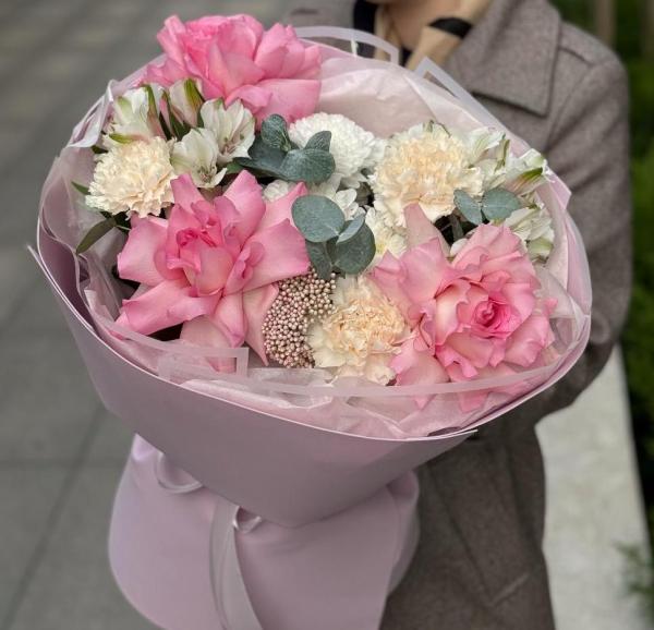 Ассорти с ажурными розами 131