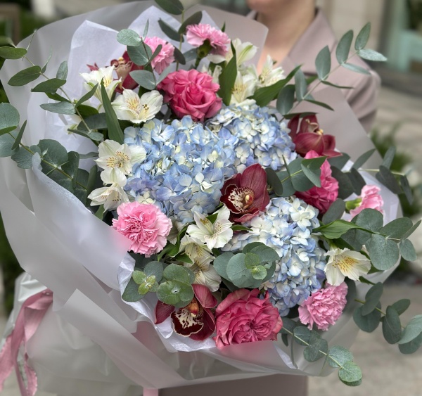 Шикарное ассорти из гортензий и орхидей 176