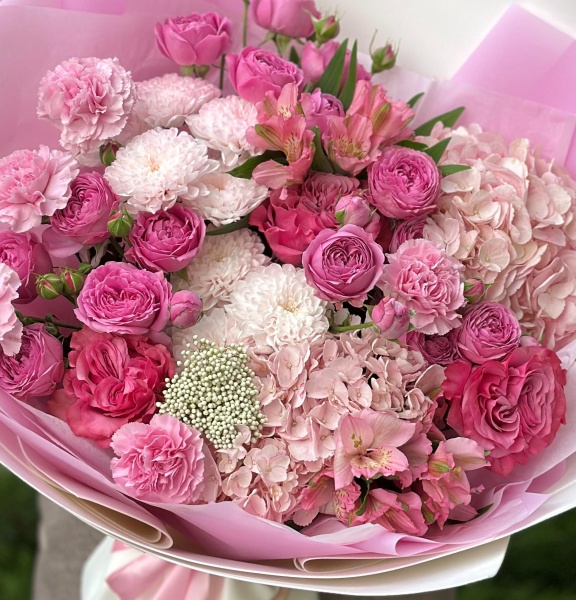 Шикарный объёмный букет ассорти 152