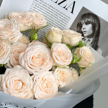 Кустовые кремовые розы 111