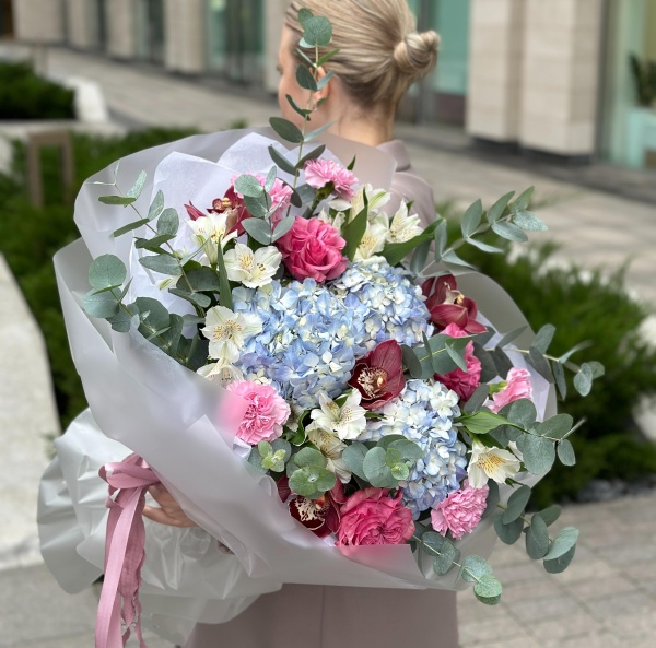 Шикарное ассорти из гортензий и орхидей 176