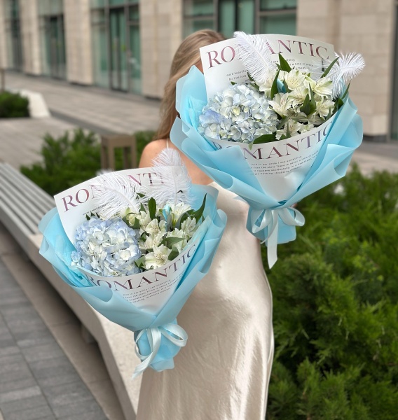 Голубая гортензия с альстромерией 007