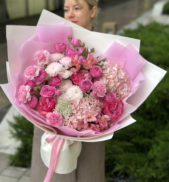 Шикарный объёмный букет ассорти 152