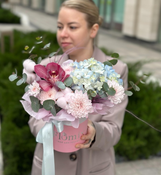 Шляпная композиция с орхидеей 173