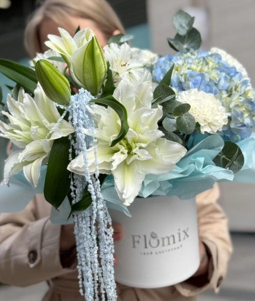 Шляпная композиция с лилией 066