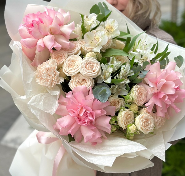 Сборный ассорти букет 073