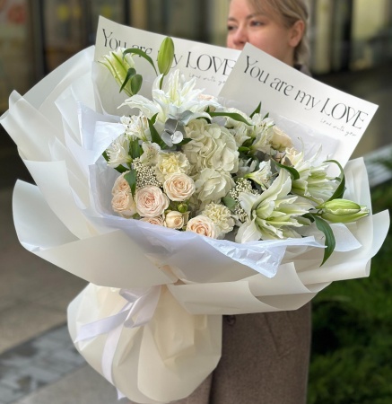 Белоснежное ассорти с лилией 197