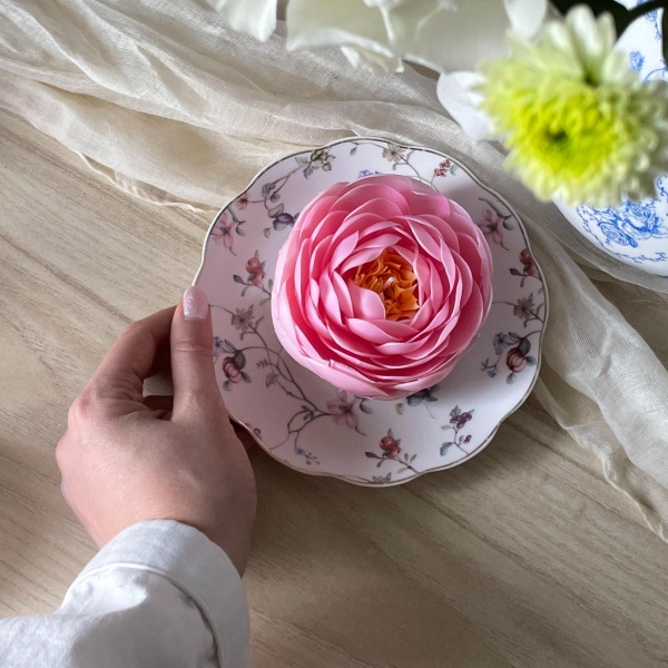 Свеча ручной работы "Розовый пион"