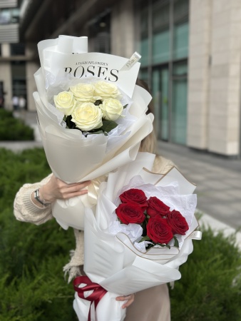 5 белых местных роз 051