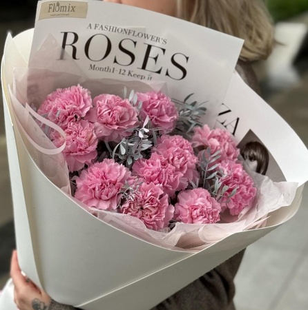 Букет гвоздик с писташью 181