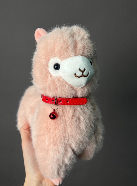 Розовая альпака