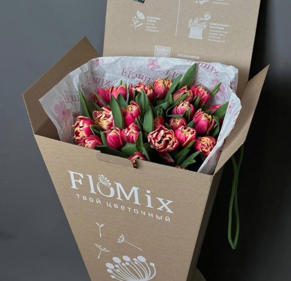 25 пионовидных тюльпанов в вазе 287