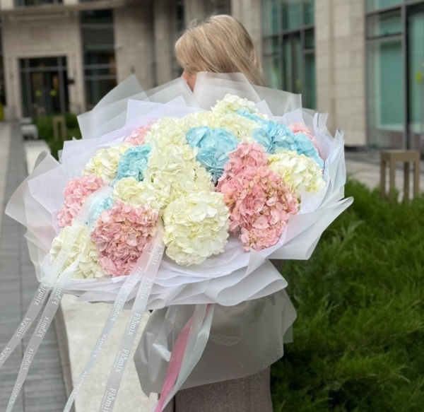 Шикарный букет гортензии 208