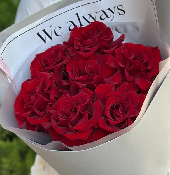 7 кружевных розочек 192