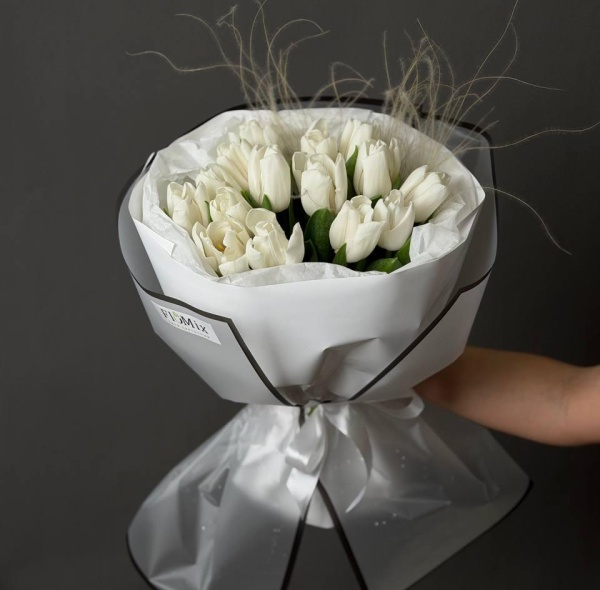 15 тюльпанов со стифой 262