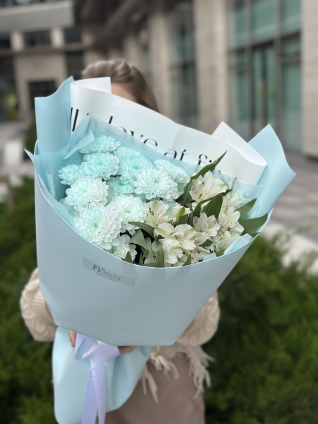 Голубые хризантемы с альстромерией 088