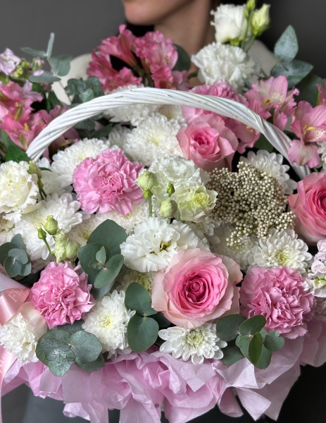 Пышная корзина ассорти 086